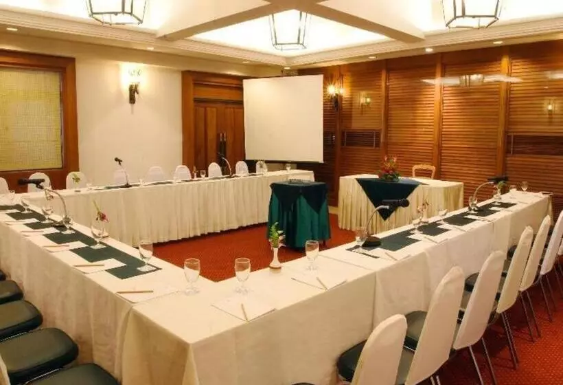 Lake View Hotel And Golf Club