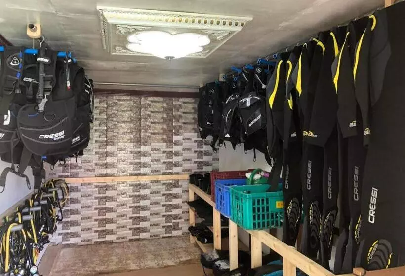 Malapascua Divergems Hostel And Diving Center