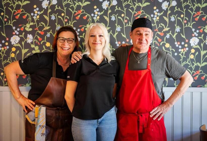 ペンション Matmalmeneva