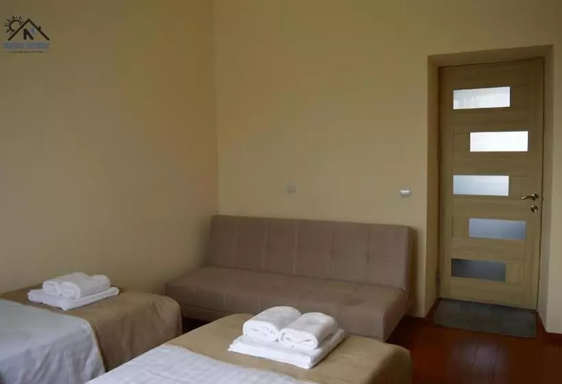 ベッドアンドブレックファースト Nikolyans  Guesthouse