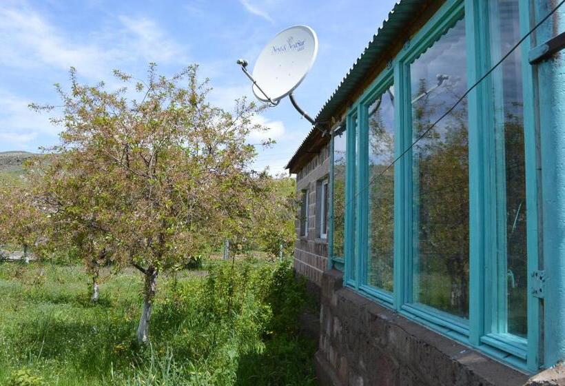 Nocleg ze śniadaniem Nikolyans Guesthouse