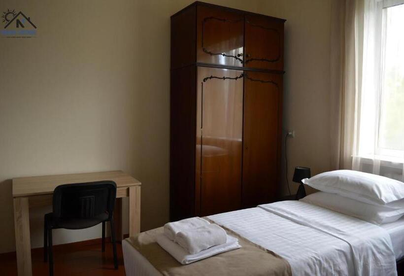 Bed and Breakfast Nikolyans Guesthouse