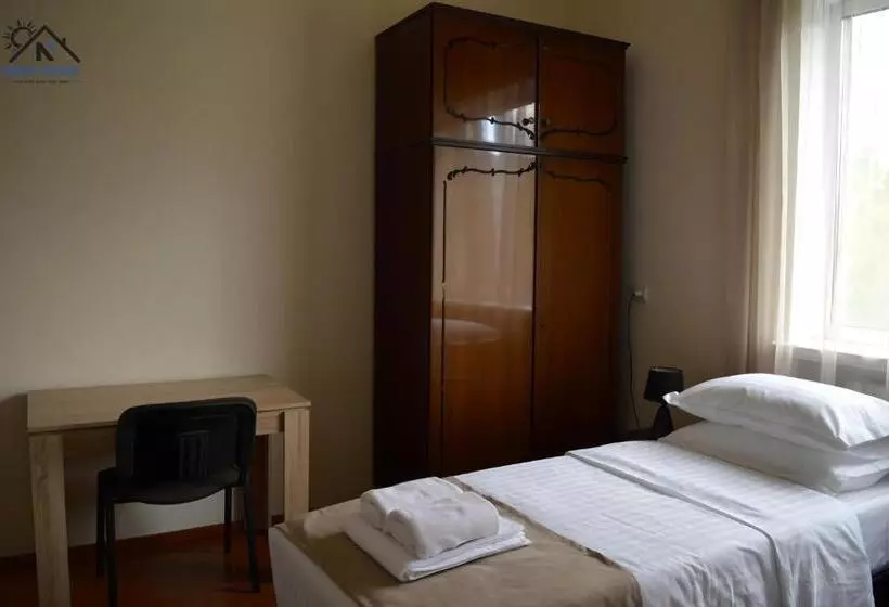 ベッドアンドブレックファースト Nikolyans  Guesthouse