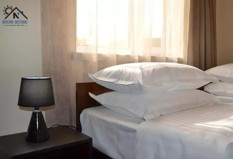 ベッドアンドブレックファースト Nikolyans  Guesthouse
