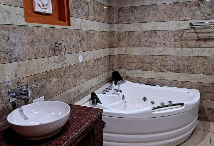 تختخواب و صبحانه The Seraj Heritage Inn