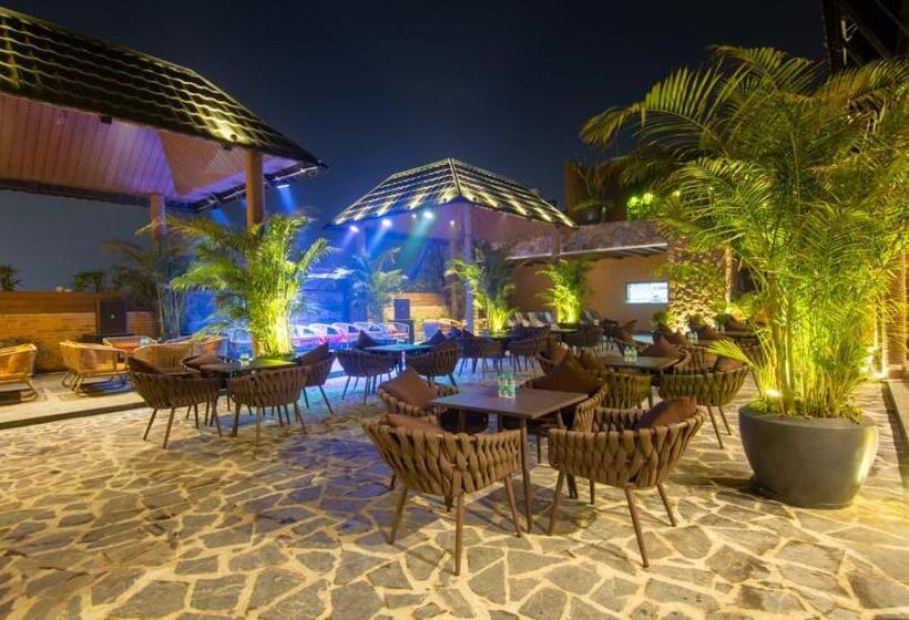 Отель Karlton Inn