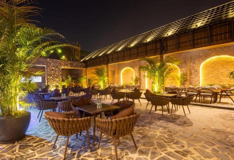 Отель Karlton Inn