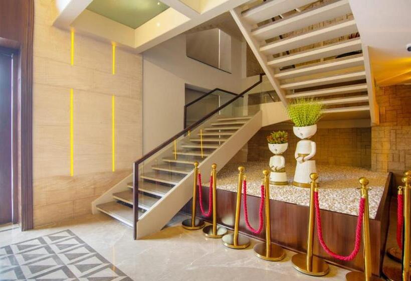 Отель Karlton Inn