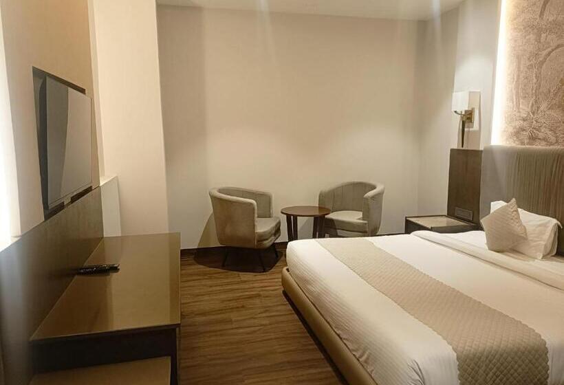 Отель Karlton Inn