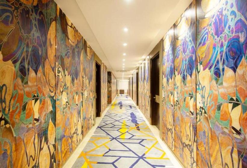 Отель Karlton Inn