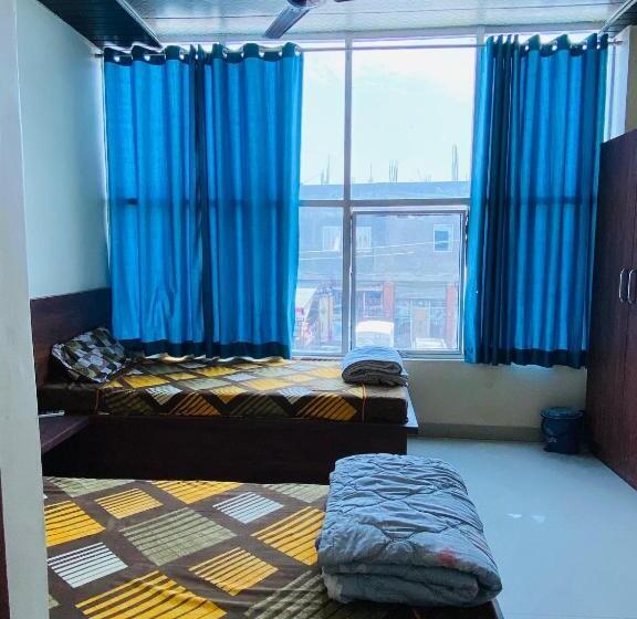 ホテル Narendra Inn