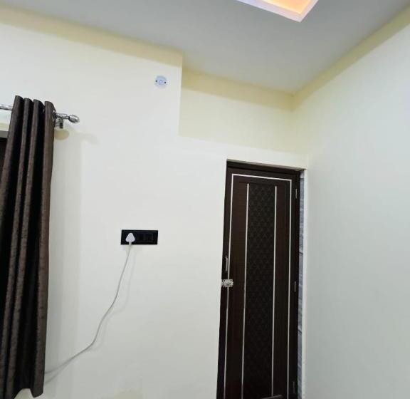 Hotel Padmakar Kashi