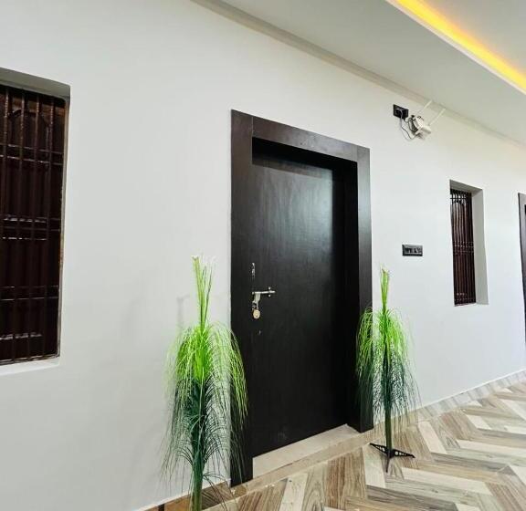 Hotel Padmakar Kashi