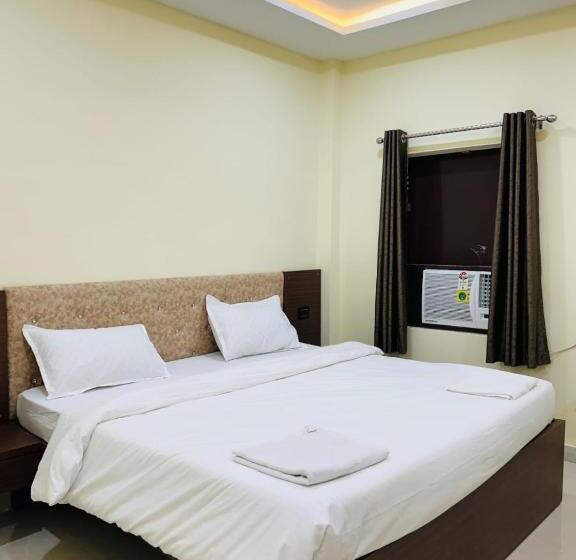 Hotel Padmakar Kashi