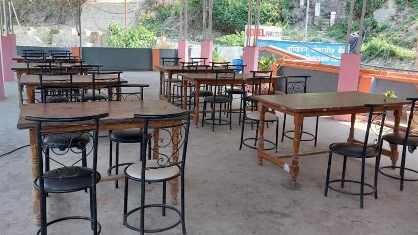 Hotel Parkdeep And Restaurant