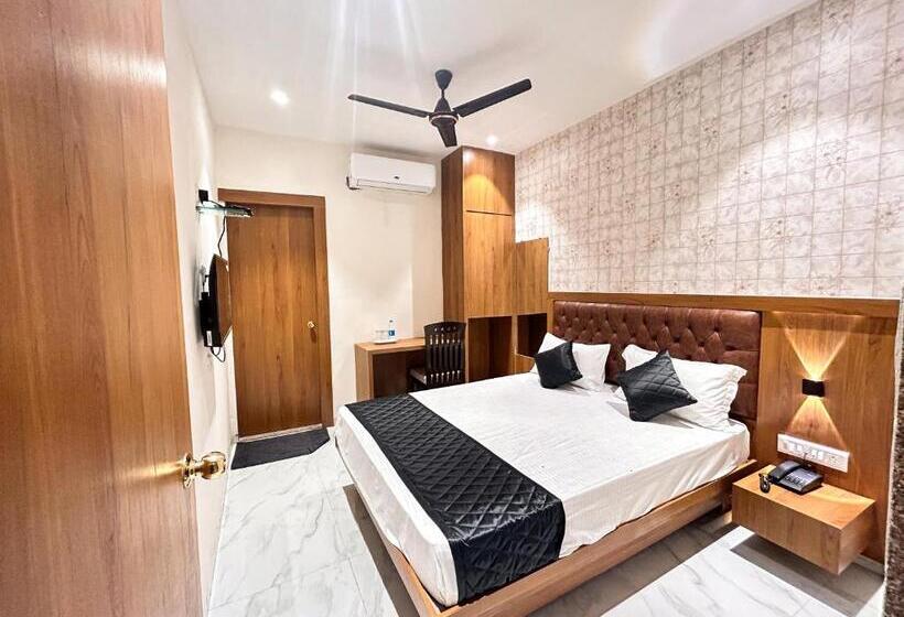 Hotel Ruby Loadging & Boarding