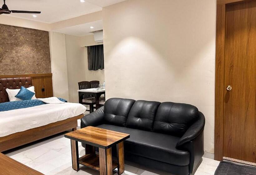 Hotel Ruby Loadging & Boarding