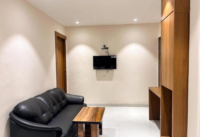 Hotel Ruby Loadging & Boarding