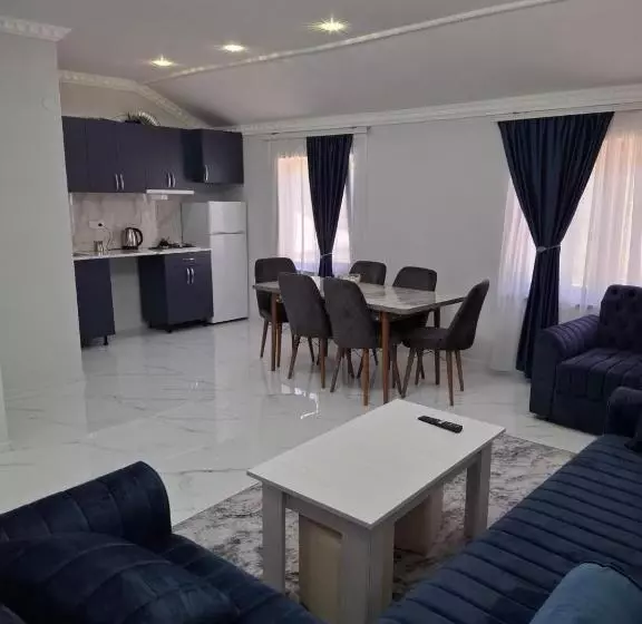 ペンション Family House