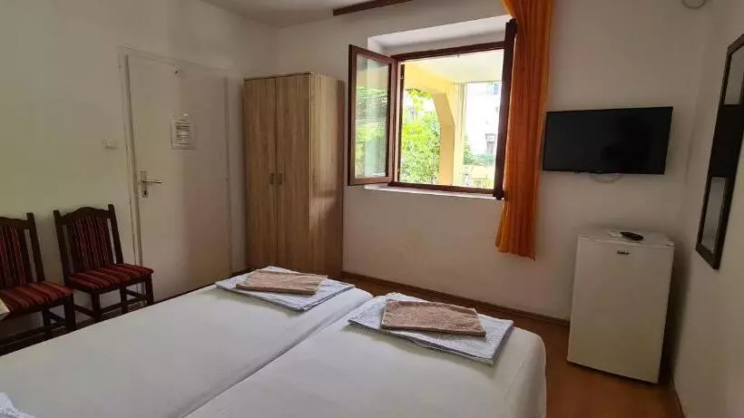 پانسیون Guest House Andrea