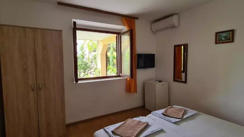 پانسیون Guest House Andrea