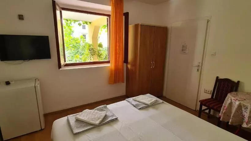 پانسیون Guest House Andrea