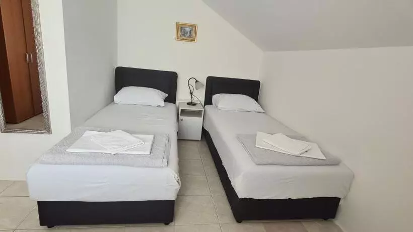 پانسیون Guest House Andrea