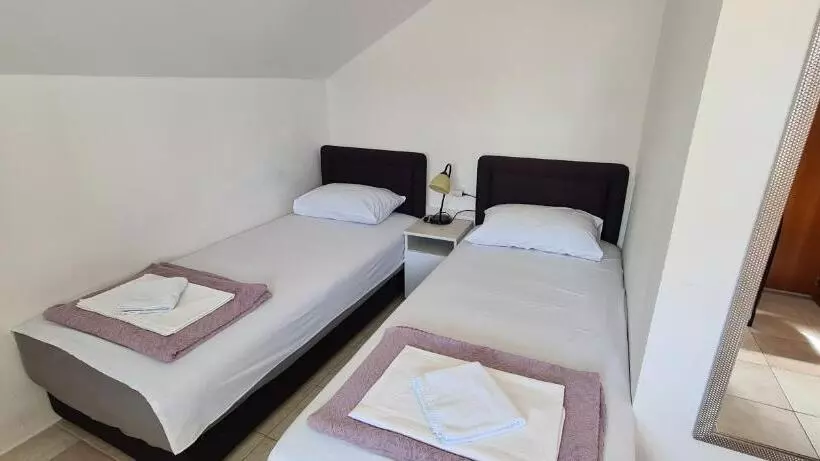 پانسیون Guest House Andrea