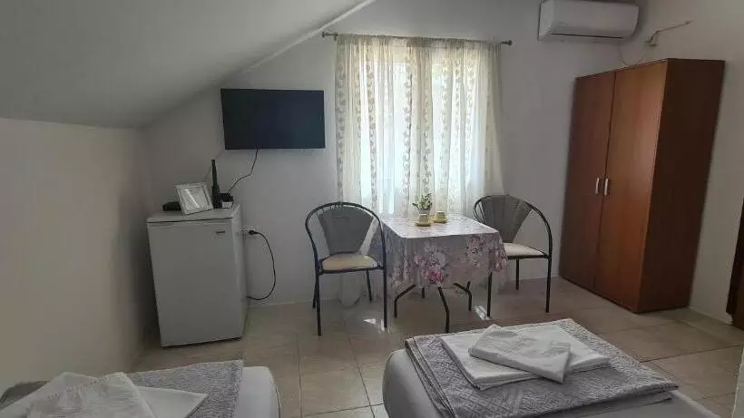 پانسیون Guest House Andrea