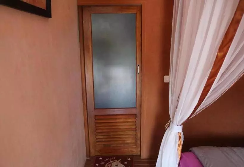 Majatalo Orangutans Guest House