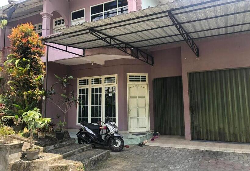 بنسيون Siti S Guest House