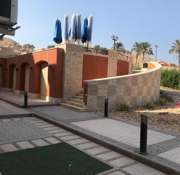 شاليه ببورتو السخنه بحديقه Heaven Hills مكيف بالكامل غرفه واحده عائلات فقط