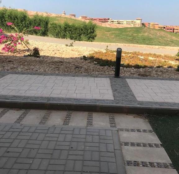 شاليه ببورتو السخنه بحديقه Heaven Hills مكيف بالكامل غرفه واحده عائلات فقط