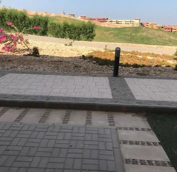 شاليه ببورتو السخنه بحديقه Heaven Hills مكيف بالكامل غرفه واحده عائلات فقط