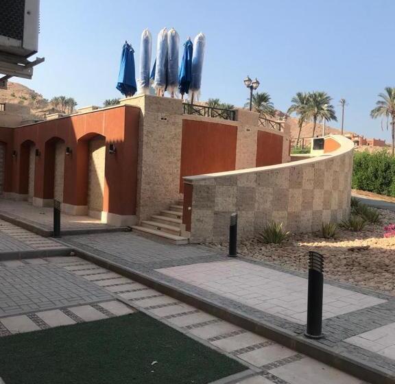 شاليه ببورتو السخنه بحديقه Heaven Hills مكيف بالكامل غرفه واحده عائلات فقط