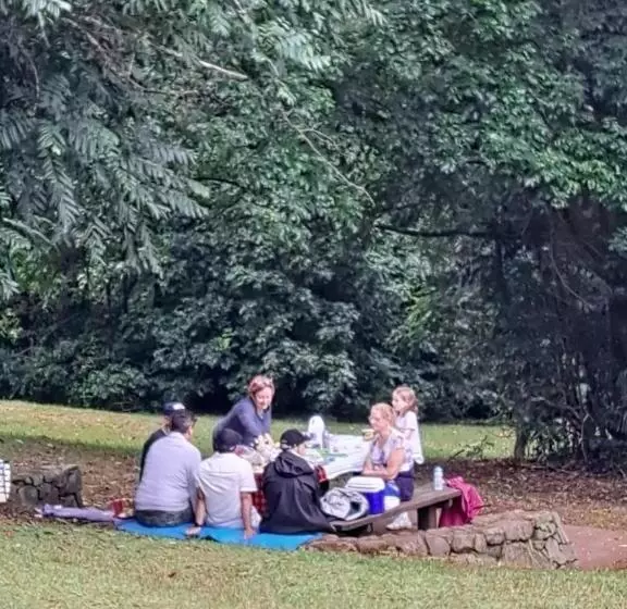 Aamiaismajoitus (B&B) Brisbane 1960s Pool House