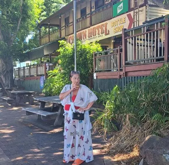 Aamiaismajoitus (B&B) Brisbane 1960s Pool House