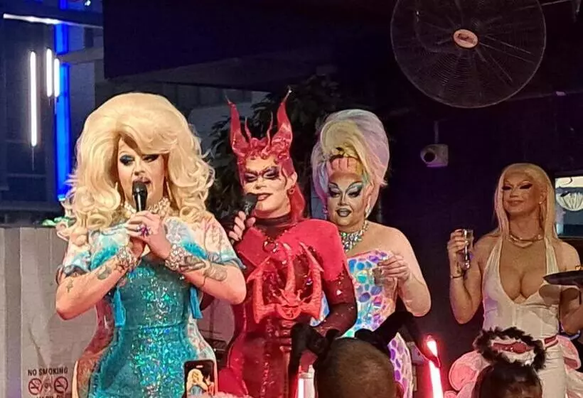 Aamiaismajoitus (B&B) Brisbane 1960s Pool House