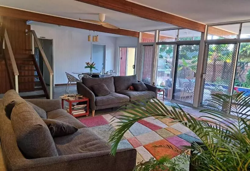 Aamiaismajoitus (B&B) Brisbane 1960s Pool House