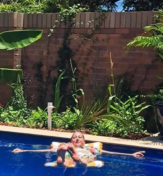 Aamiaismajoitus (B&B) Brisbane 1960s Pool House