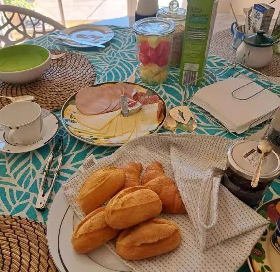 Aamiaismajoitus (B&B) Brisbane 1960s Pool House