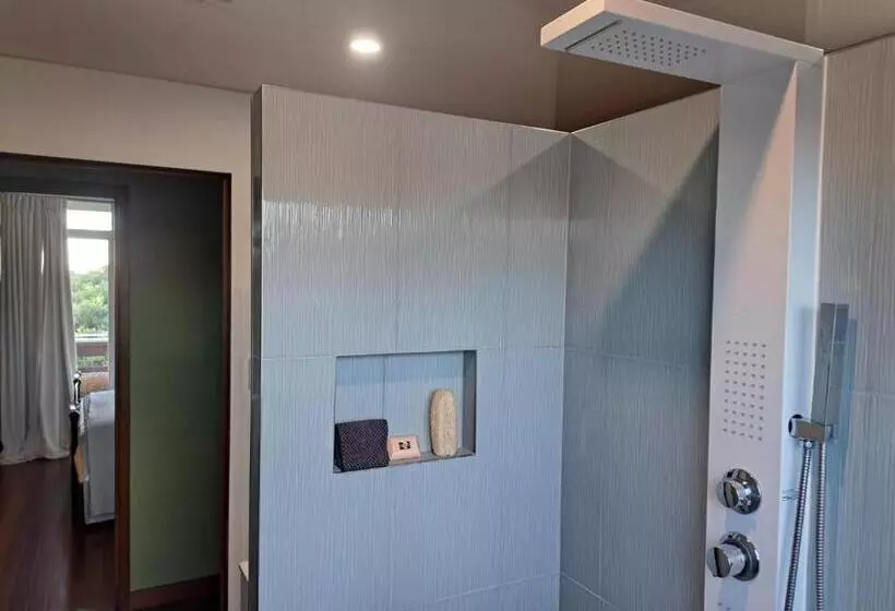 Aamiaismajoitus (B&B) Brisbane 1960s Pool House