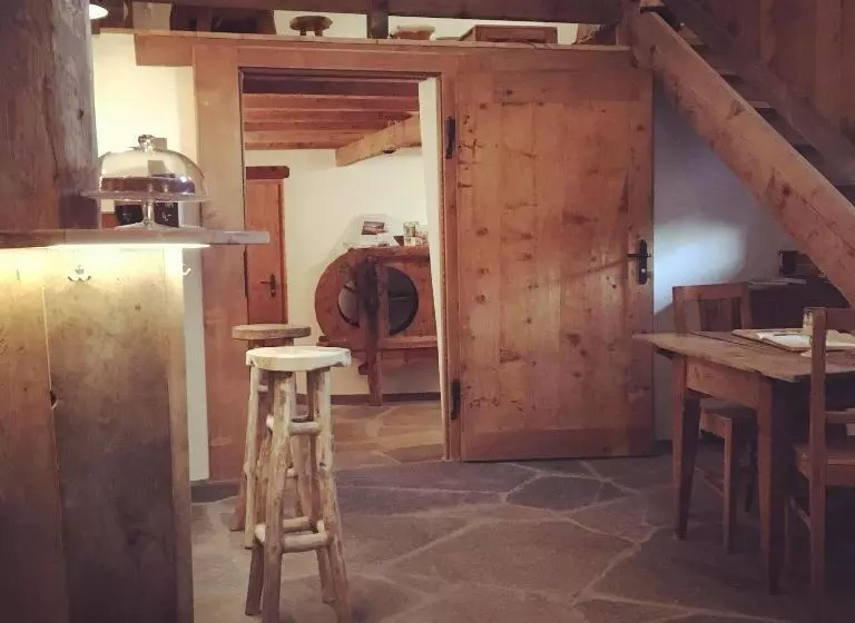 Aamiaismajoitus (B&B) Chasa Jaro