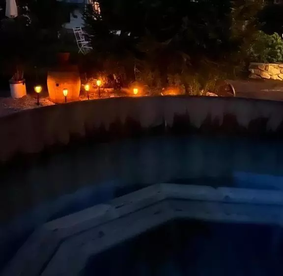 Aamiaismajoitus (B&B) Chasa Jaro