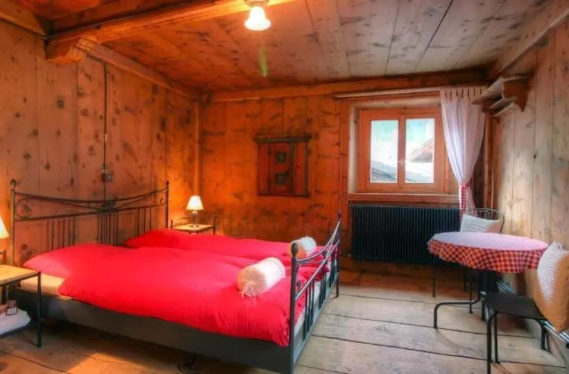 Aamiaismajoitus (B&B) Chasa Jaro