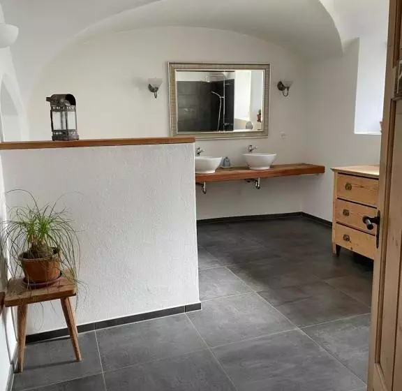 Aamiaismajoitus (B&B) Chasa Jaro