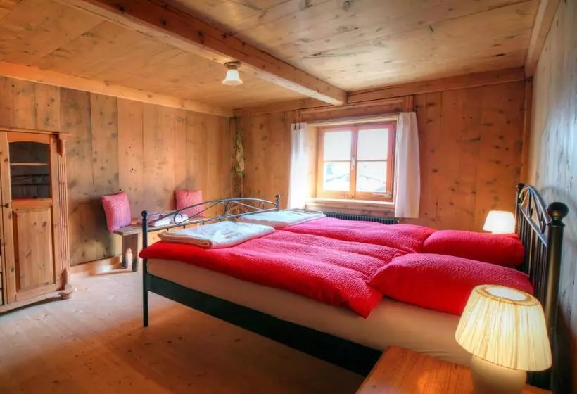 Aamiaismajoitus (B&B) Chasa Jaro