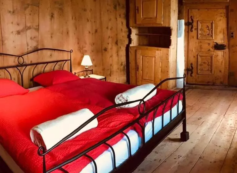 Aamiaismajoitus (B&B) Chasa Jaro