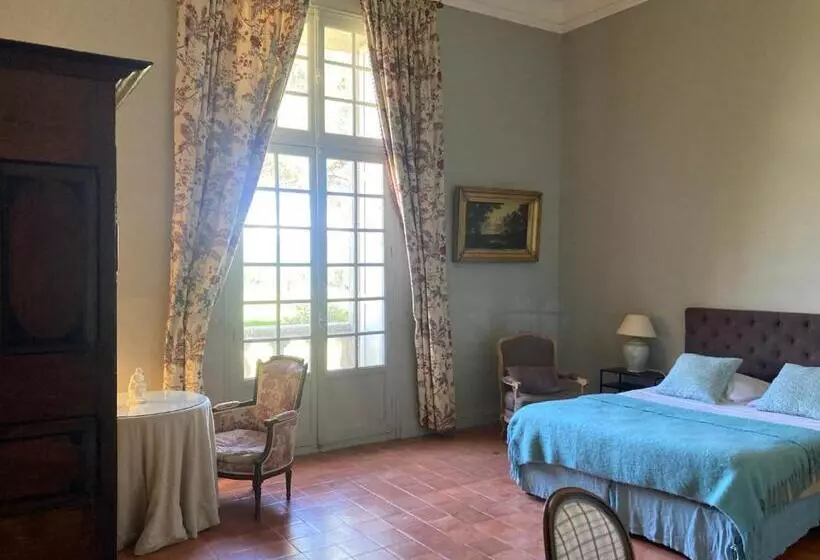 Aamiaismajoitus (B&B) Seigneurie De Peyrat