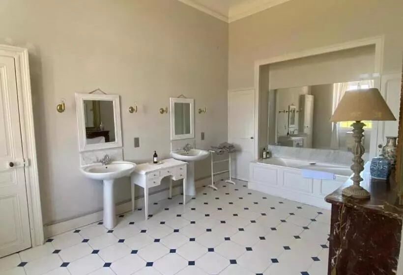 Aamiaismajoitus (B&B) Seigneurie De Peyrat